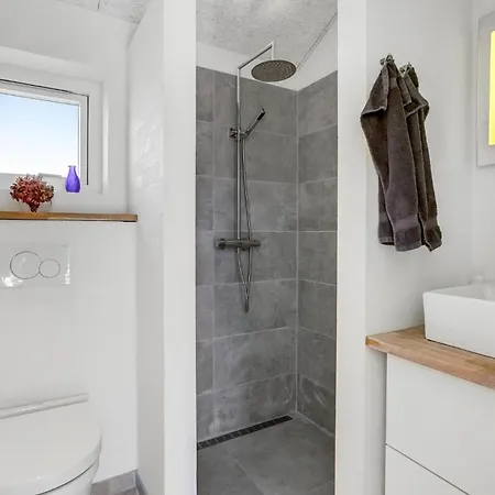 Lovely In With Wifi Holiday home *